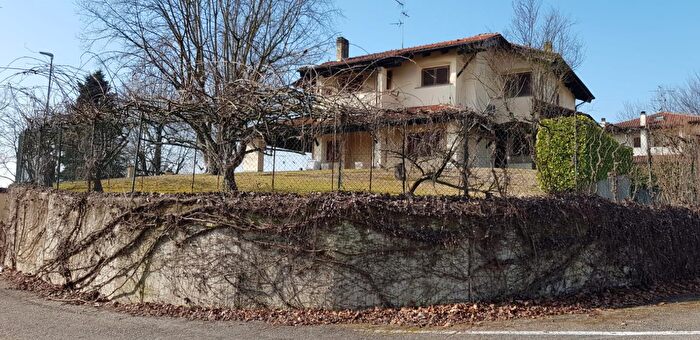 Casa in vendita in Frazione Castiglione a, Asti