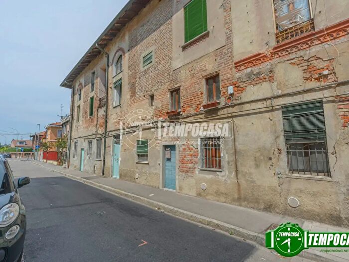 Appartamento bilocale in vendita in Via Salazar, Locate Di Triulzi