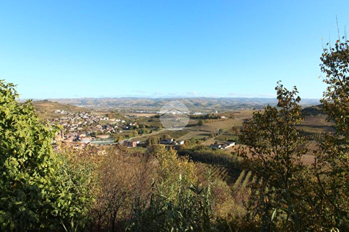 Casa con 5 locali in vendita in Via Rossesio, Monticello DAlba