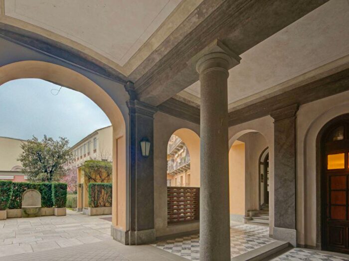 Appartamento quadrilocale in affitto in Via Montebello, Giardini Reali, Torino