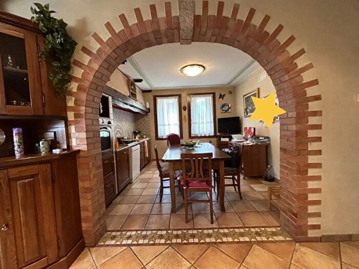 Casa con 10 locali in vendita in Sarmede