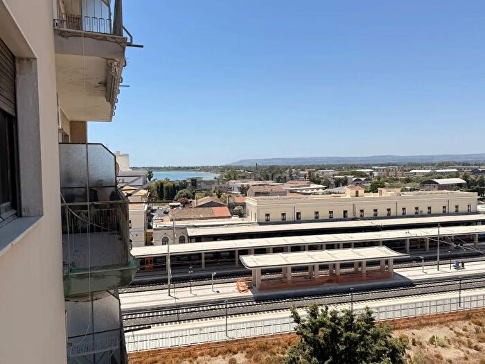 Appartamento trilocale in vendita in Piazza Adda, Siracusa
