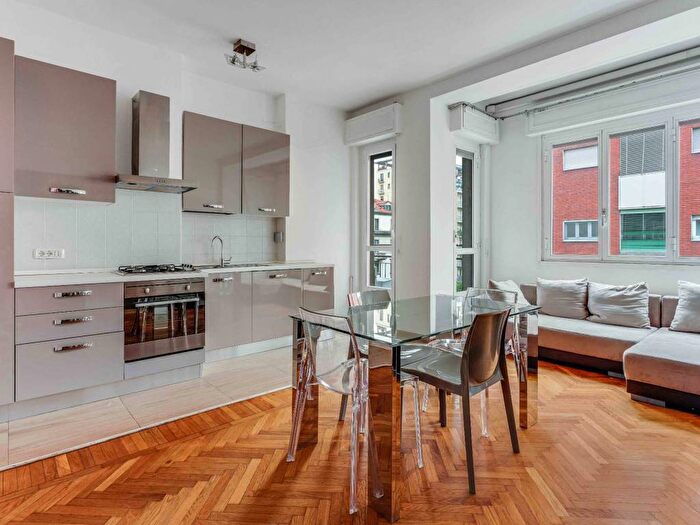 Appartamento trilocale in affitto in Via George Washington, Washington, Milano