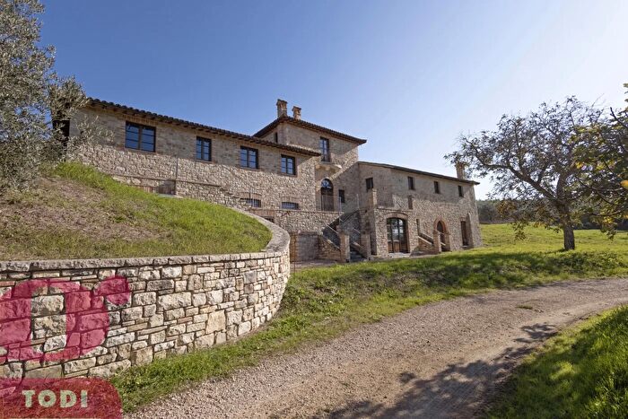 Casa con 20 locali in vendita in Vasciano, Todi