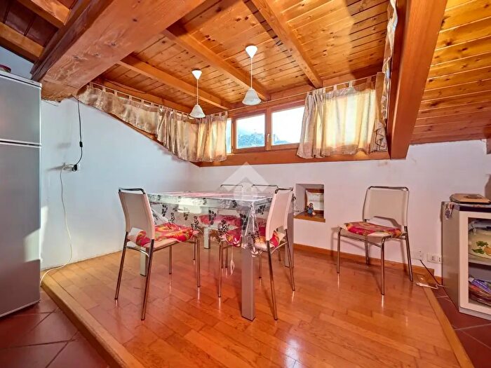Appartamento trilocale in affitto in Piazza Olivo, Brenzone sul Garda