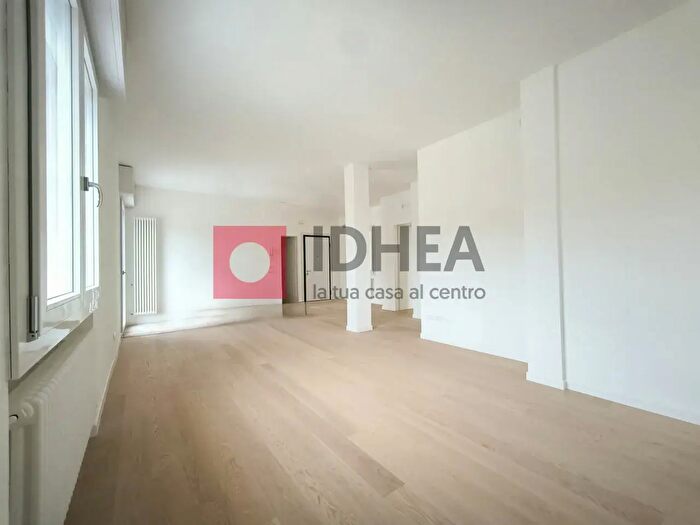 Appartamento quadrilocale in vendita in Viale Luzzati, Treviso