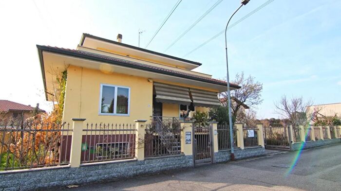 Casa con 5 locali in vendita in Via Francesco Ferrucci Cesano Maderno, Cesano Maderno