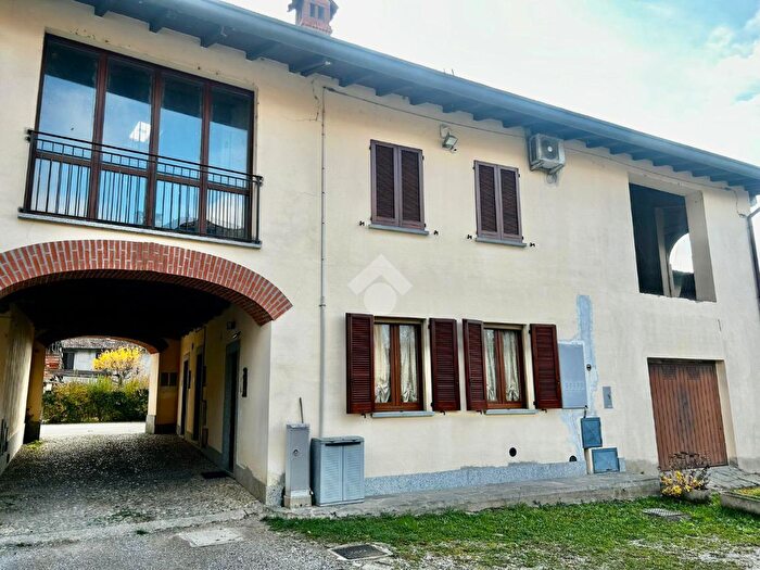 Casa bilocale in affitto in Via Privata Ostizza, Montevecchia