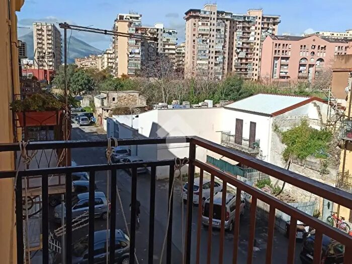 Appartamento quadrilocale in vendita in Vicolo Pipitone, Palermo