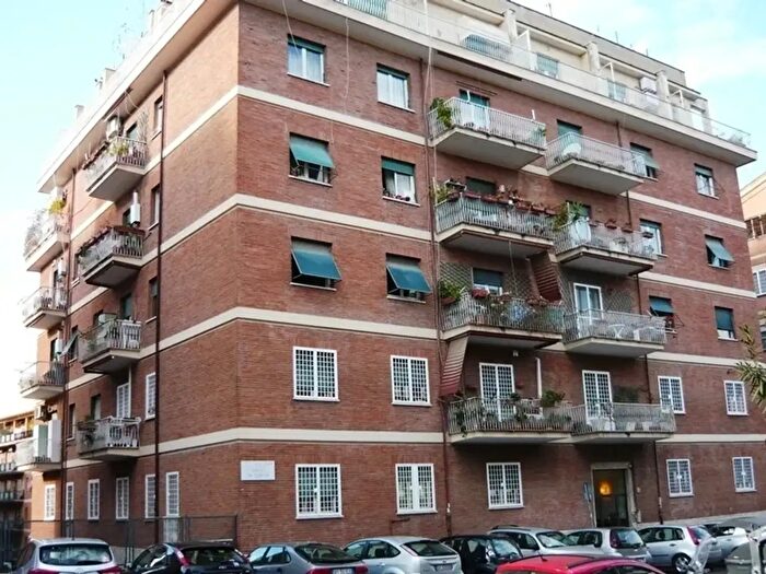 Appartamento con 6 locali in affitto in Via Emilio De Marchi, Roma