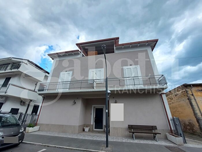 Casa con 14 locali in vendita in Viale Vittoria, Alba Adriatica