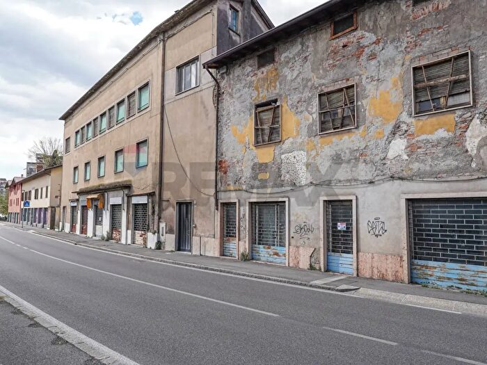 Casa con 20 locali in vendita in Torre Boldone