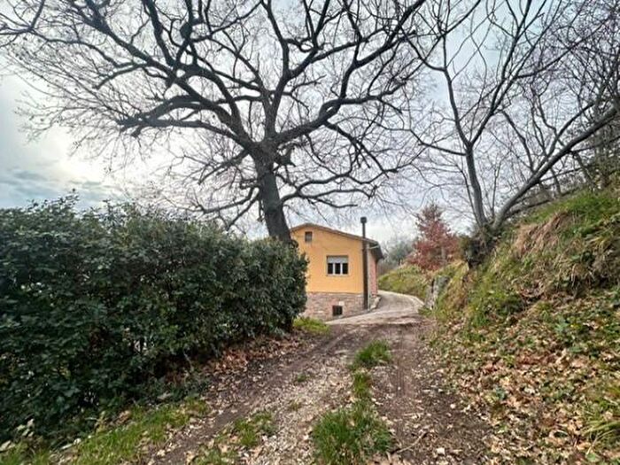 Casa con 5 locali in vendita in Via Giovanni Papini, Assisi