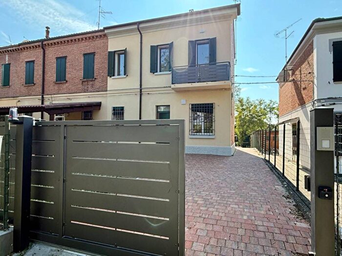 Casa trilocale in affitto in Via Prinella, Via Pomposa, Ferrara