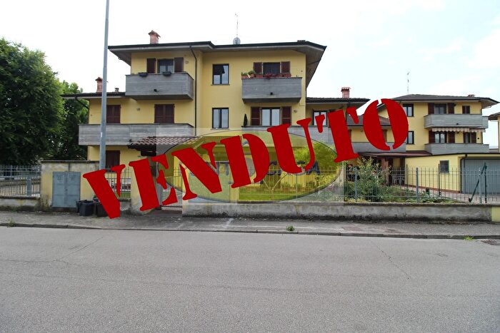 Appartamento trilocale in vendita in Via Ferrari, Borghetto Lodigiano