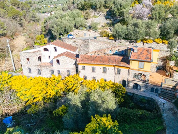 Appartamento trilocale in vendita in Via XXV Aprile, Diano San Pietro