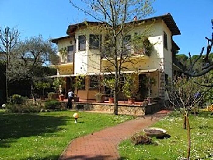 Casa con 6 locali in vendita in Forte Dei Marmi