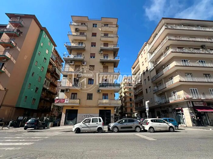 Appartamento trilocale in vendita in Via Diocleziano, Napoli