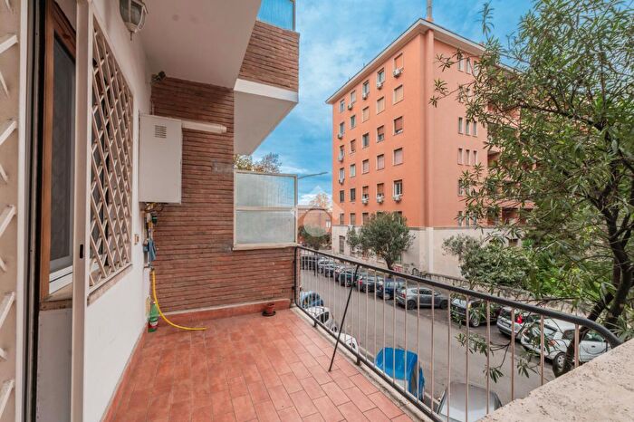 Appartamento trilocale in vendita in Via Campi Flegrei, Roma