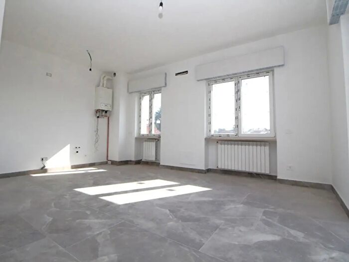 Appartamento trilocale in vendita in Via Mantova, Marnate