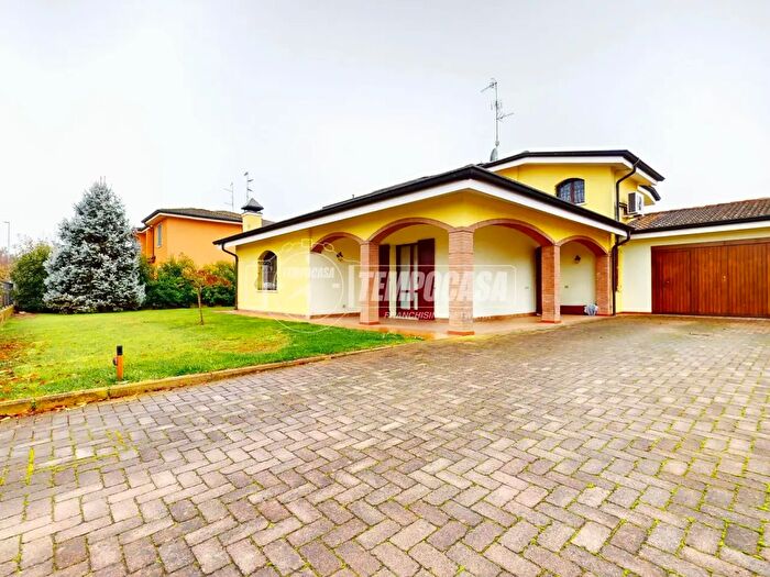 Casa con 7 locali in vendita in Via a Vallisneri, Reggiolo