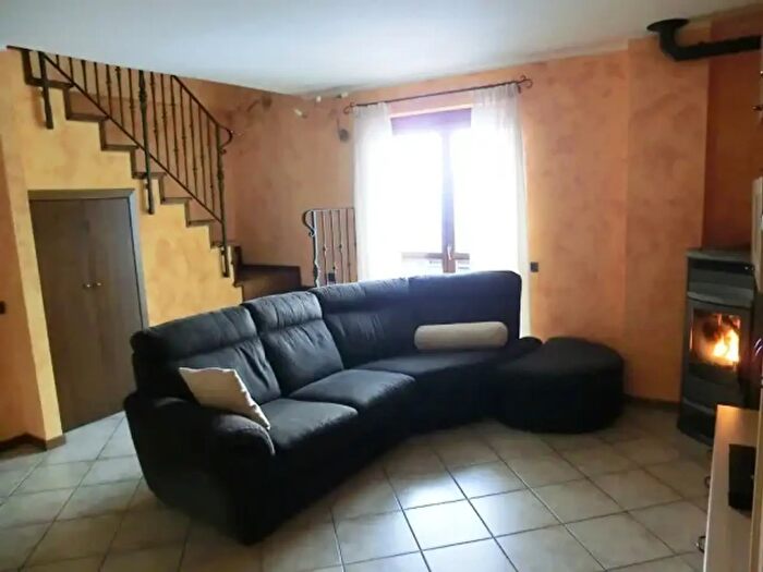 Appartamento trilocale in vendita in Via Maggio, Serina