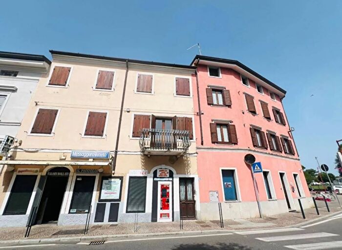 Appartamento con 6 locali in vendita in Gorizia Via Venerio, Gorizia