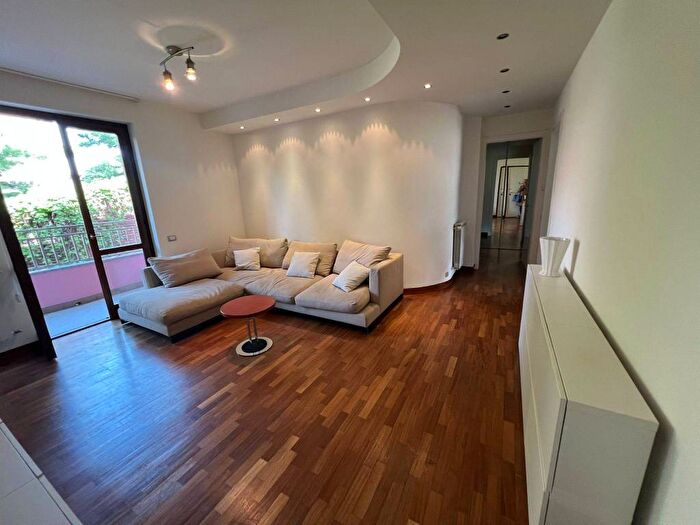 Appartamento trilocale in affitto in Via Baraggia, Semicentro Ospedale, Gallarate