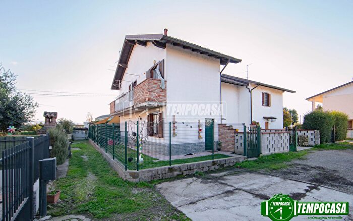 Casa trilocale in vendita in Via Palazzo, Mezzanino