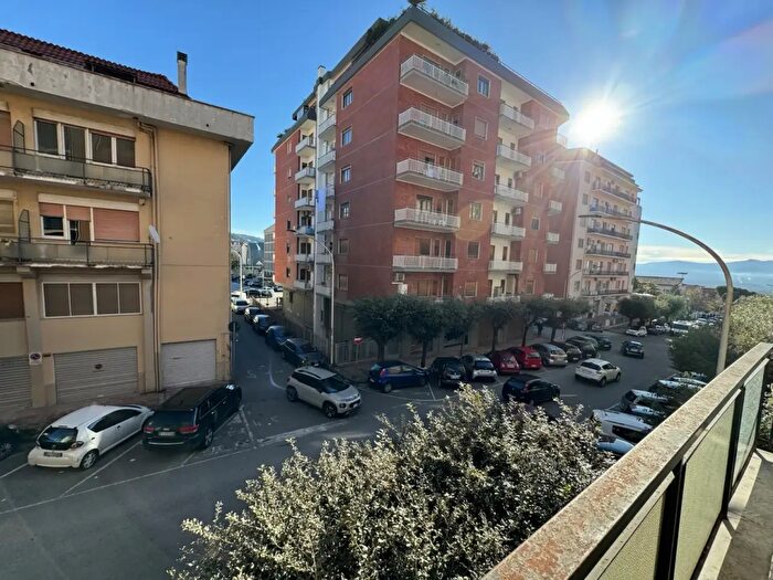 Appartamento con 5 locali in vendita in Via Cristoforo Colombo, Lamezia Terme