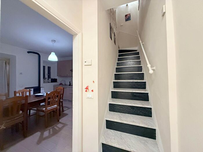 Appartamento con 6 locali in vendita in Camaiore