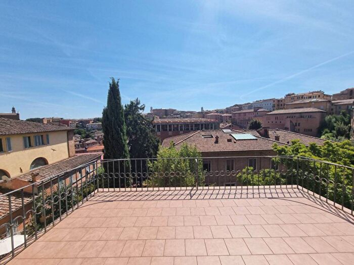 Appartamento con 5 locali in affitto in Via Giuseppe Garibaldi, Ovile San Francesco, Siena