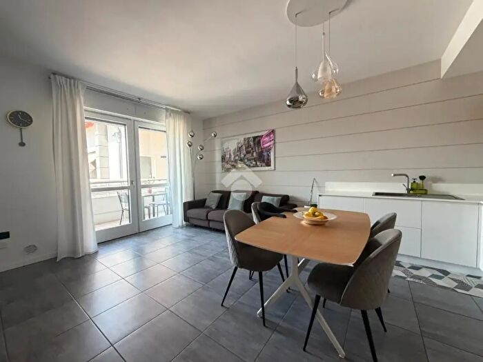 Appartamento trilocale in vendita in Via Alessandro Manzoni, Albano Sant'Alessandro