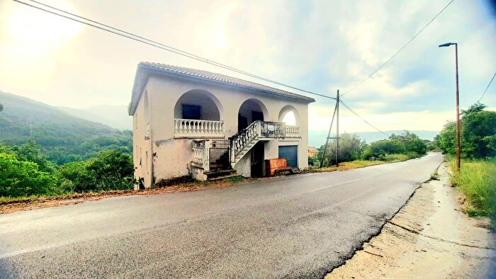 Casa con 20 locali in vendita in Campoli Appennino