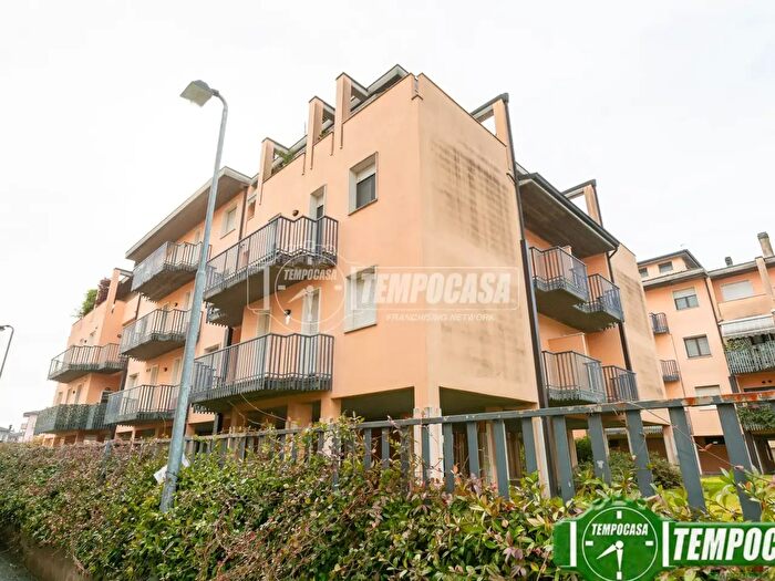 Appartamento trilocale in vendita in Via Papa Giovanni Paolo II, SantAngelo Lodigiano