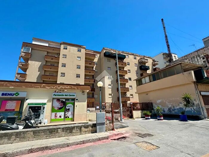Appartamento trilocale in vendita in Corso dei Mille, Palermo