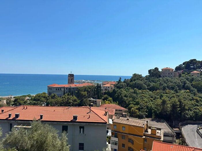 Appartamento con 7 locali in vendita in Via Privata Vallone dei Pozzi, Imperia