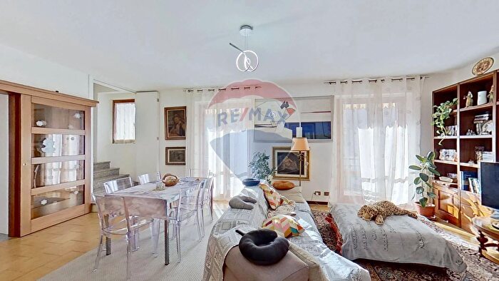 Casa quadrilocale in vendita in Via Cavour a, Turate