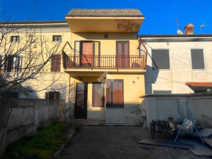 Casa con 5 locali in vendita in Via Camillo Benso Conte di Cavour, Alluvioni Piovera