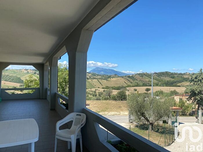 Casa con 12 locali in vendita in Strada Proviciale, Bellante