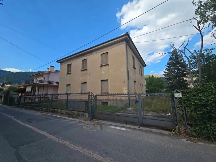 Appartamento con 5 locali in vendita in Via San Lorenzo, Pizzoli