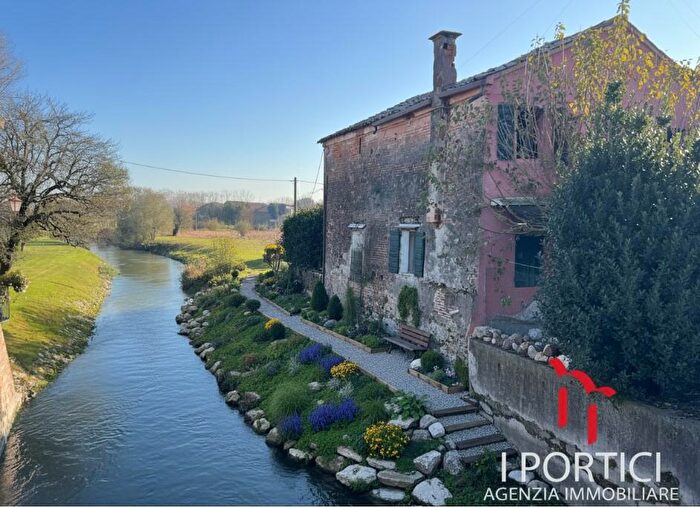 Casa con 15 locali in vendita in Via Giuseppe Verdi, Morgano