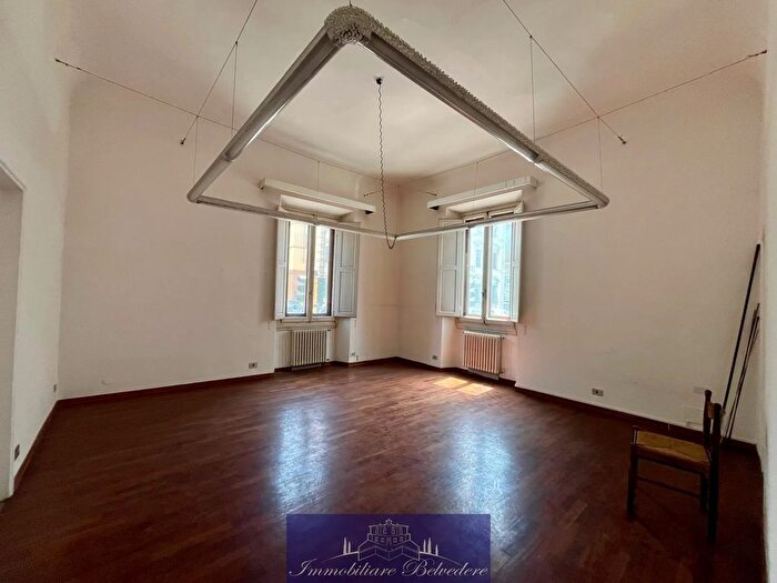 Appartamento con 8 locali in vendita in Viale Milton, Firenze