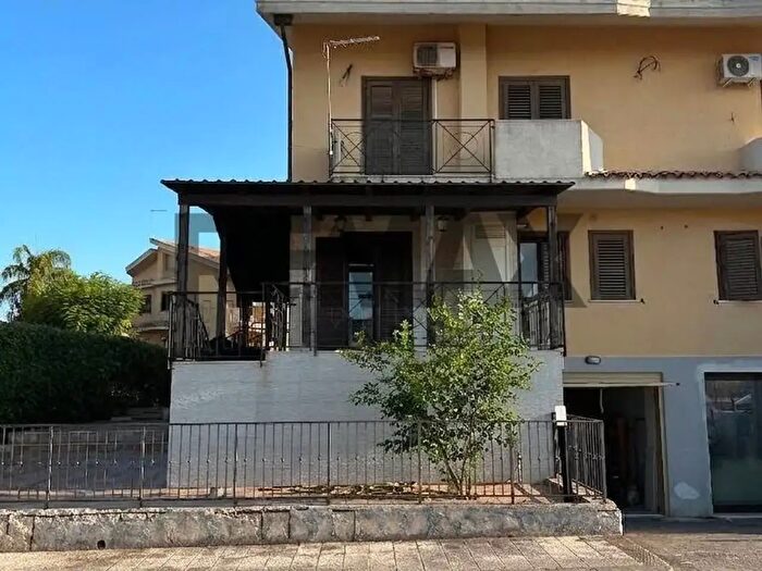 Casa con 7 locali in vendita in Via Natale Bonajuto, Siracusa