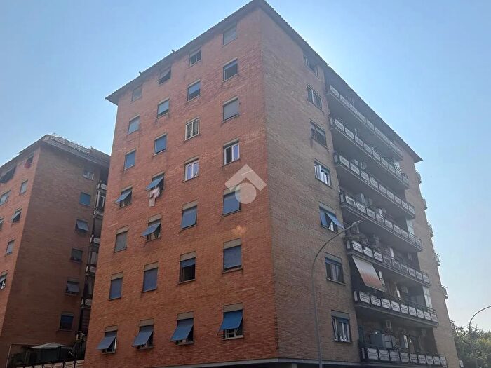 Appartamento bilocale in vendita in Via Sestio Menas, Roma