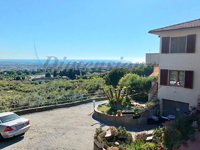 Appartamento trilocale in vendita in Via della Villa, Rosignano Marittimo