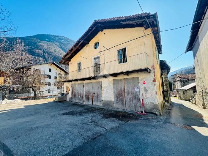 Casa trilocale in vendita in Frazione Chez Les Bovet, Valpelline