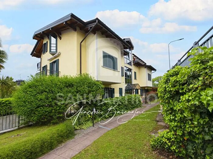 Appartamento trilocale in vendita in Via Predazzo, Varese