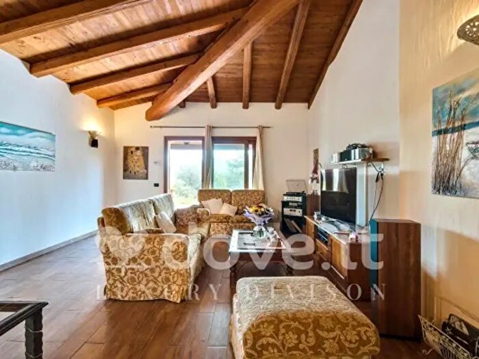 Casa con 5 locali in vendita in Strada Statale Orientale Sarda, Olbia