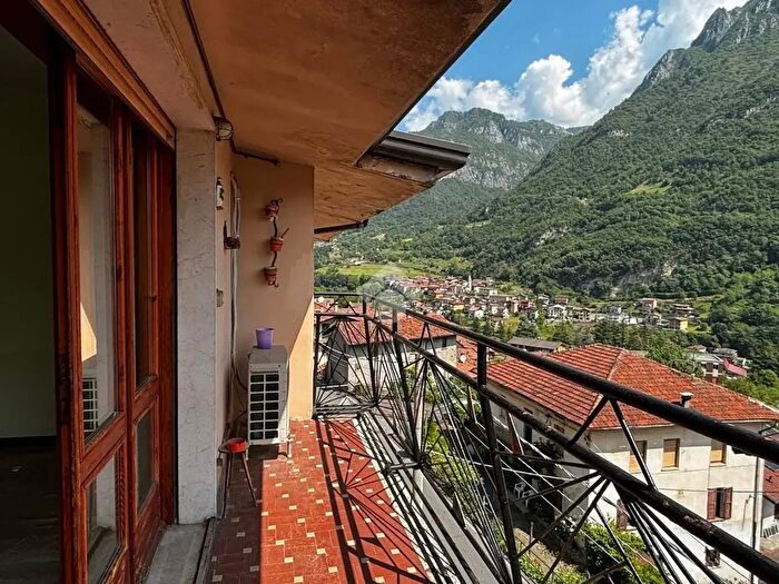 Appartamento quadrilocale in vendita in Via S Silvestro, Angolo Terme